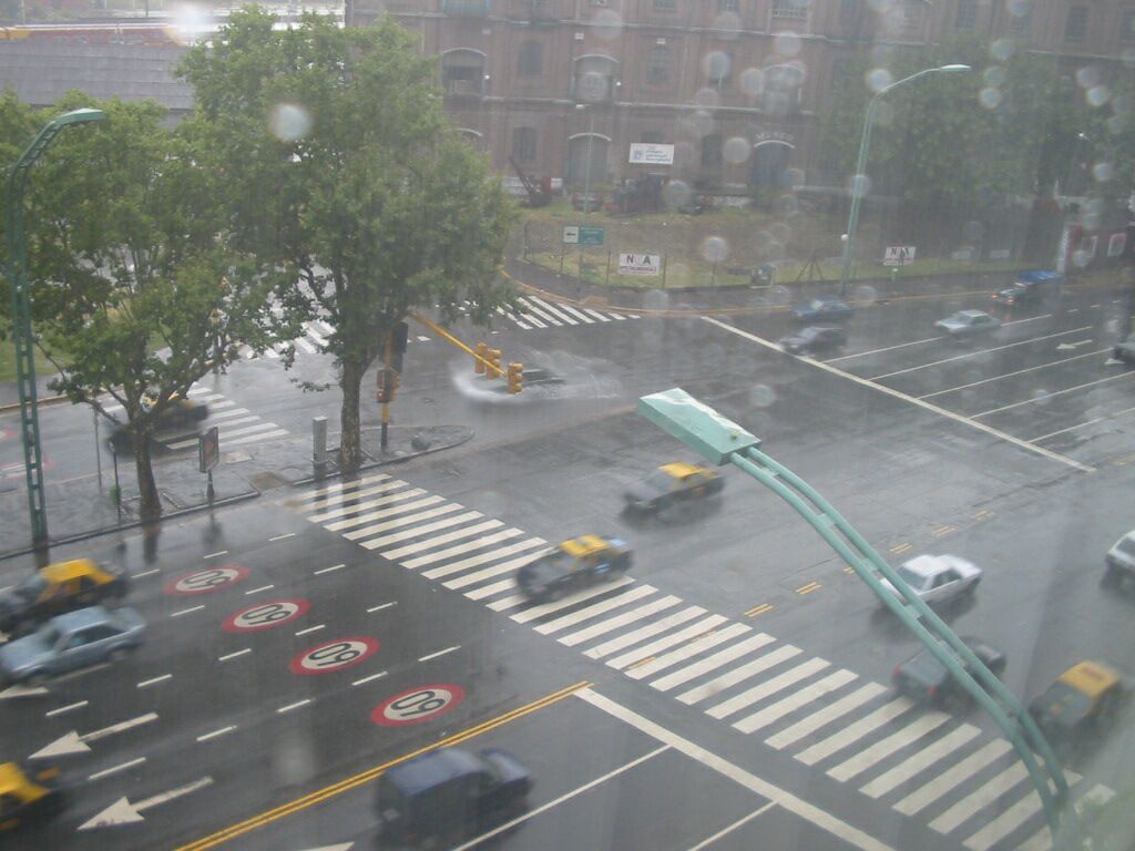 39C , 98% Humidity and Poring down rain in Buenos Aires